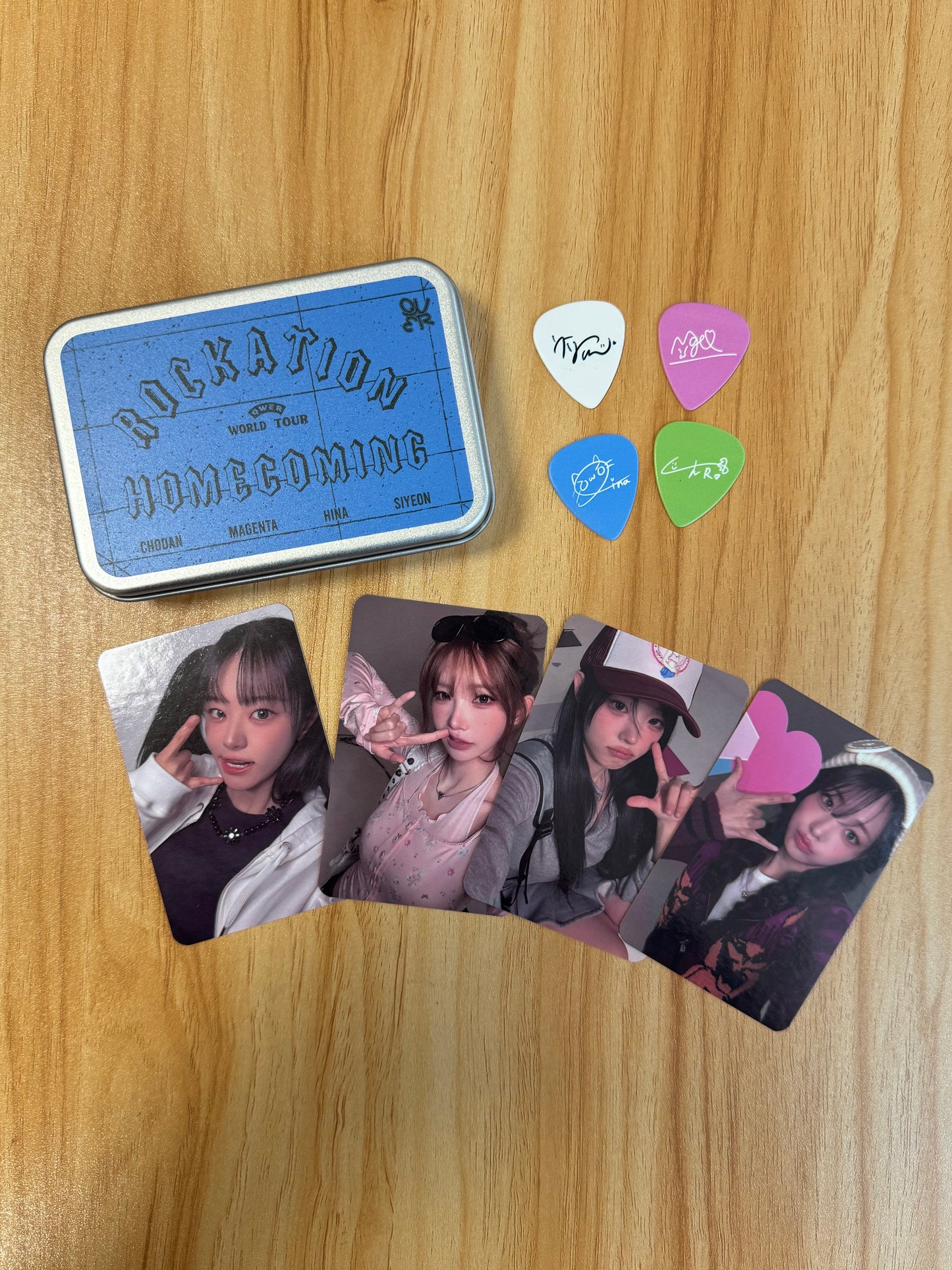 In-stock| QWER Pick Set