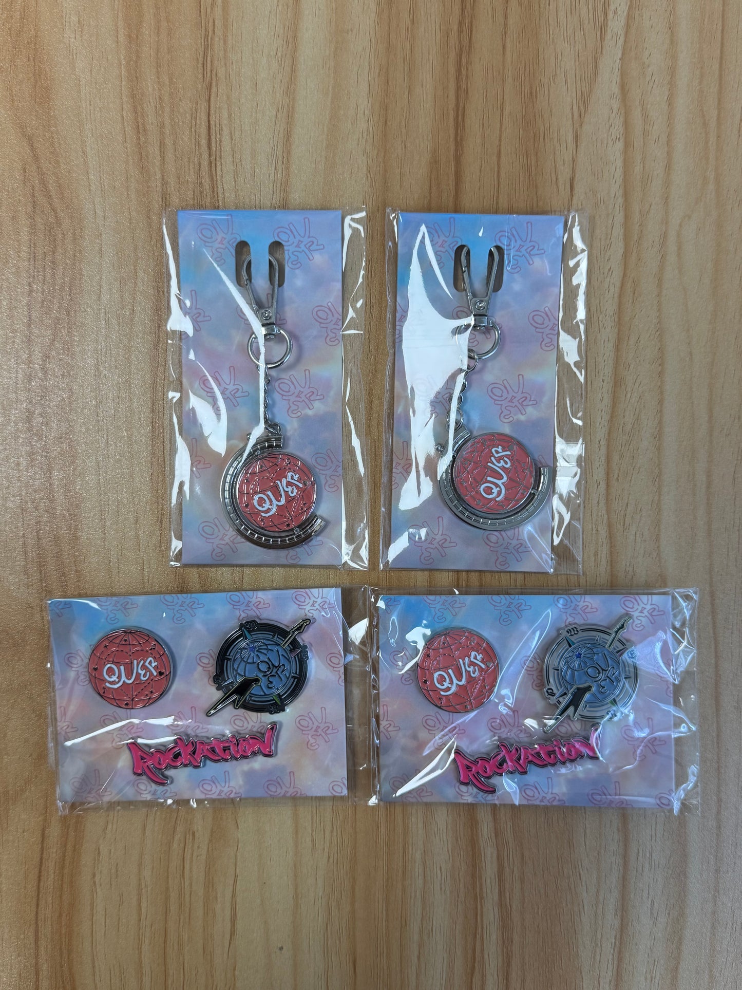 In-stock| QWER METAL SPIN KEYRING/METAL BADGE SET